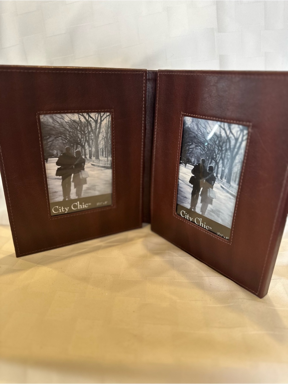 NWOT DOUBLE LEATHER PHOTO HOLDER